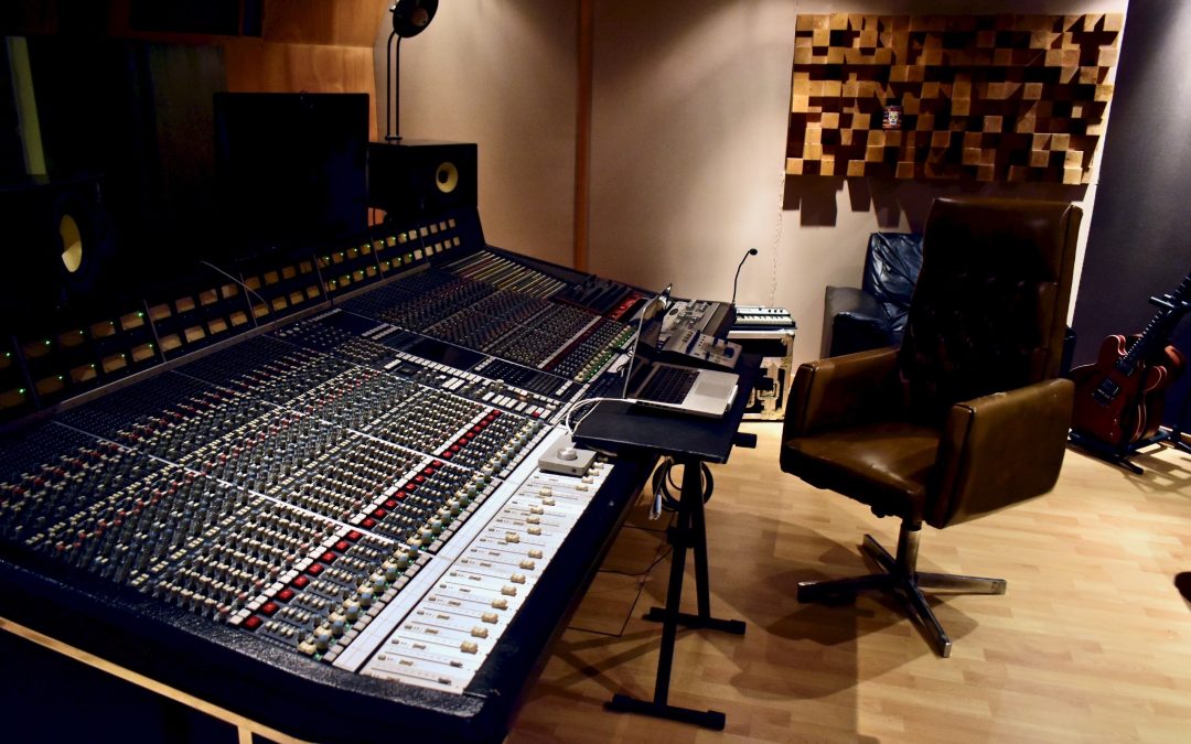Vintage Recording Console - RoadtoRecord.net - Photo © by Duncan Rowe